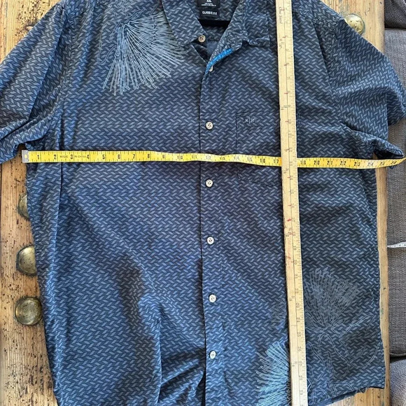 Hurley Men's Gray Button Down Shirt, gray short sleeve shirt,‎ button down skirt - Picture 6 of 7